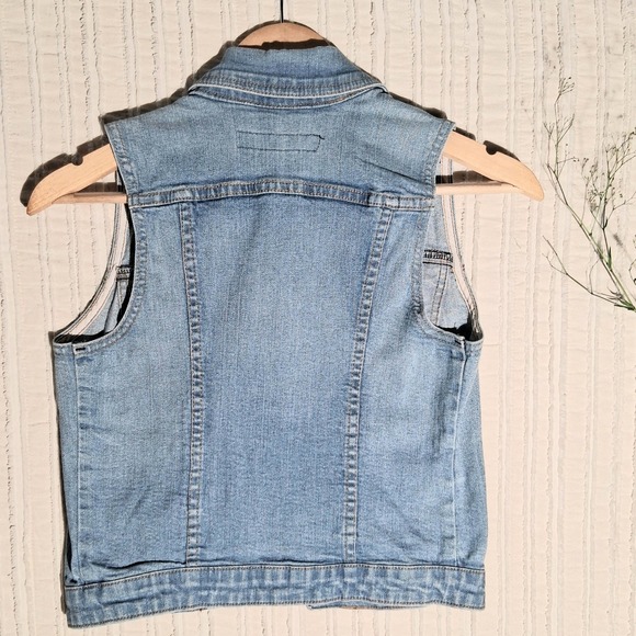 Women's Light Wash Denim Jean Vest GJG Sleeveless Button Up Distressed  Size S - Picture 5 of 17